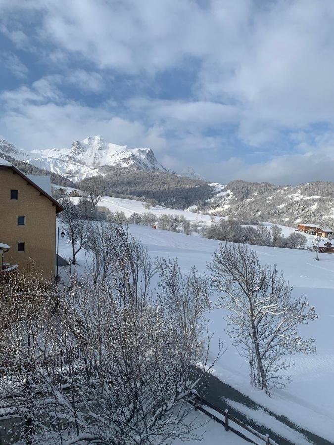 Hotel L'Equipe Le Sauze Exterior foto